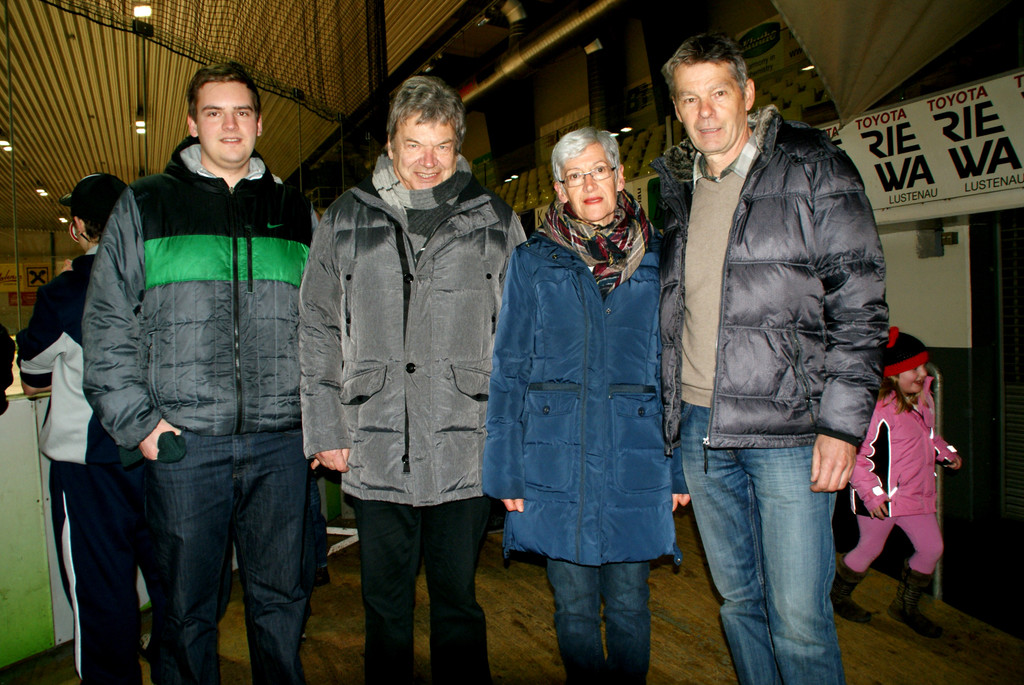 Renato Hagen mit  Patricks Eltern und Bruder Thomas.JPG