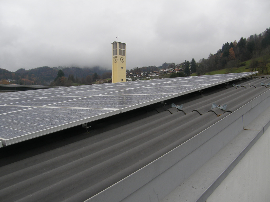 PV Anlage mit Kirchturm _1_.JPG