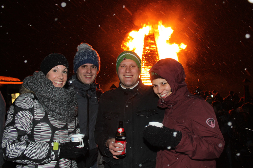 Julia_ Toni_ Steve und Manuela beim Funkenabbrennen in Fraxern.JPG