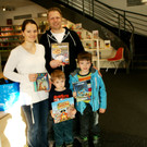Eva und Stefan Kathrein mit David und Konstantin.JPG