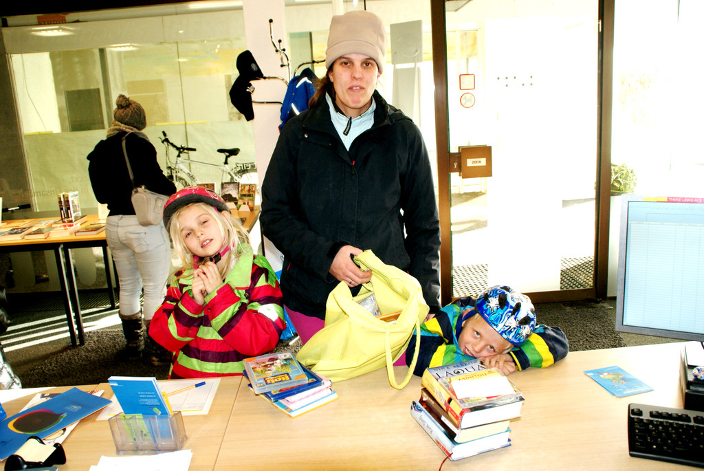 Tabea mit Aurelia und Timo.JPG