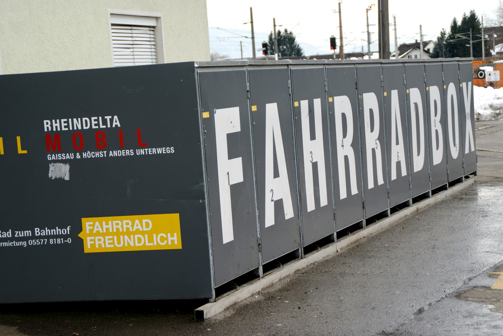 Neue Fahrradabstellpl__tze werden errichtet.JPG