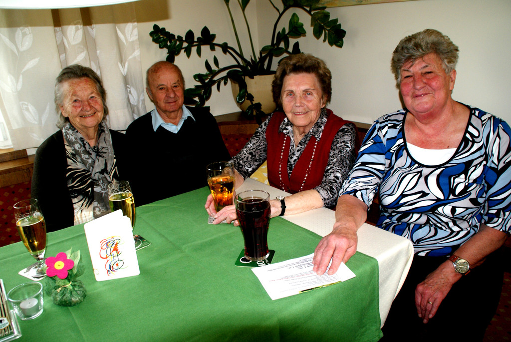 v_li_ Resi und Josef Oberl__nder_ Hermine Koch und Waltraud B__hler.JPG