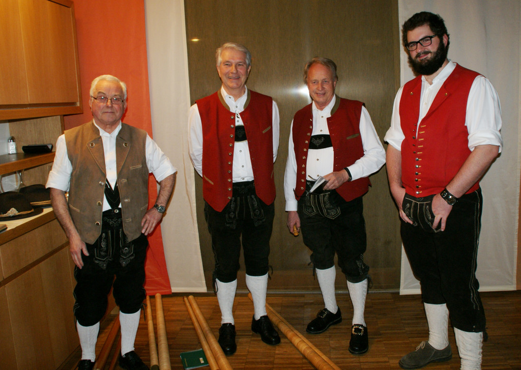 Das Vorderl__nder Alphorntrio bekam Zuwachs.JPG