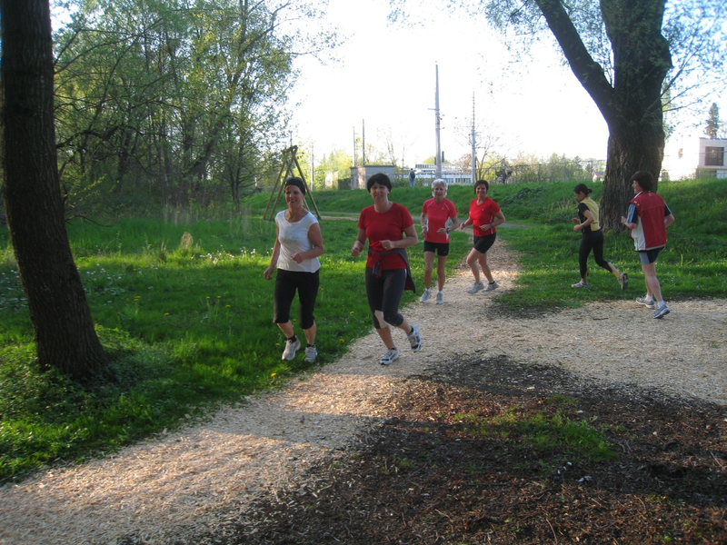 Frauenlauf Finnenbahn Training Beginn _4__jpg-1274042951