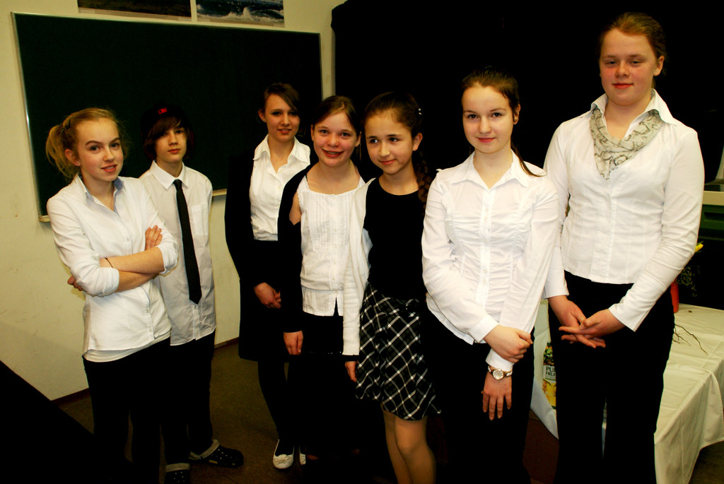 Die Service-Crew servierte souver__n die K__stlichkeiten.JPG