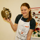 Christina hat Freude am Backen und Kochen.JPG