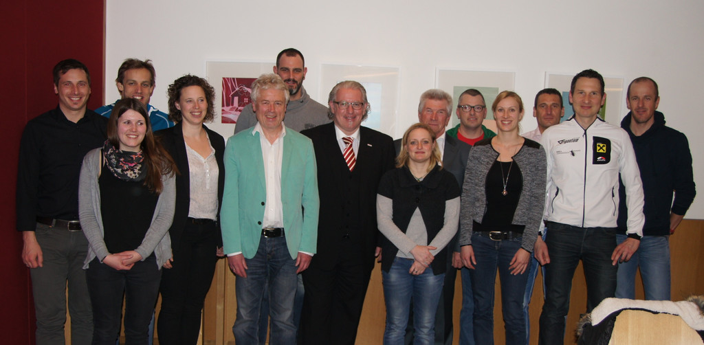 der_neue_Vorstand_und_Teammitglieder.jpg