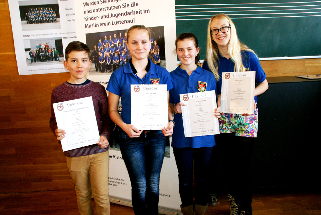 Mit ausgezeichnetem Erfolg abgeschlossen.JPG