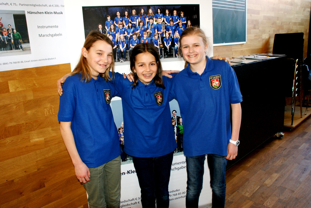 v_li_ Sarah_ Fiona_ Lara.JPG