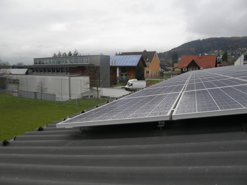 PV Anlage Blick zum Gemeindeamt.JPG
