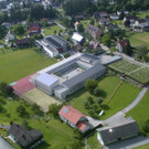 Schulhaus - Luftaufnahme.JPG