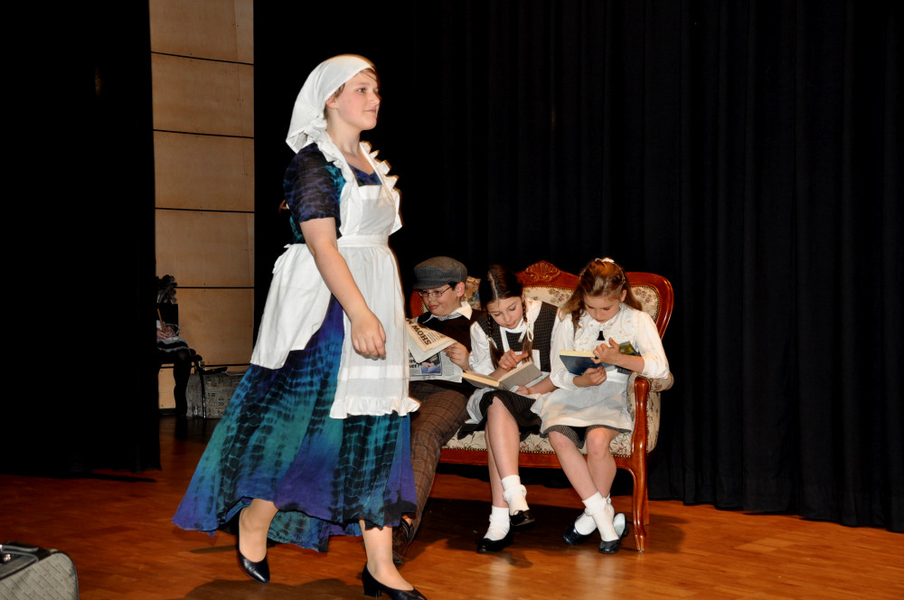 Theater012.jpg