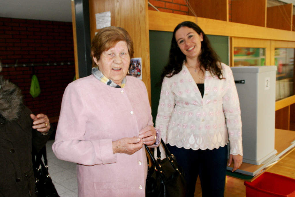 Barbara Steinhofer  lotste die W__hlerInnen zur Urne.JPG