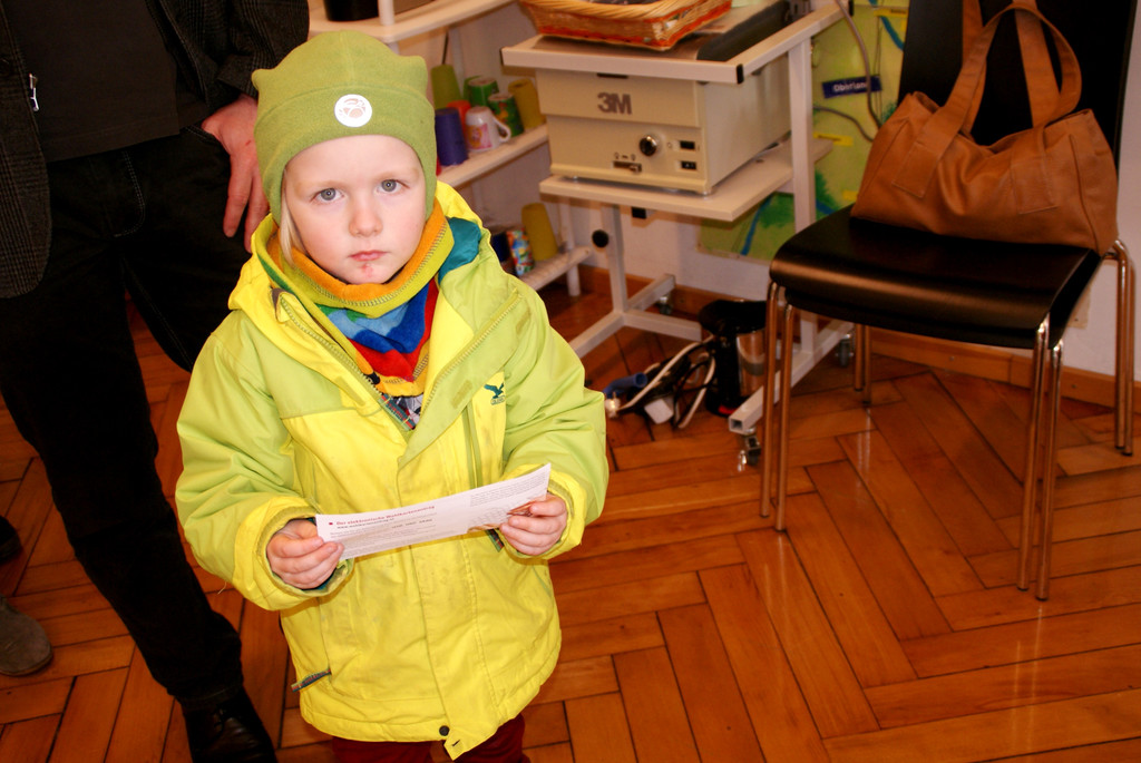 Julius _4_ durfte Wahllokal-Luft schnuppern.JPG