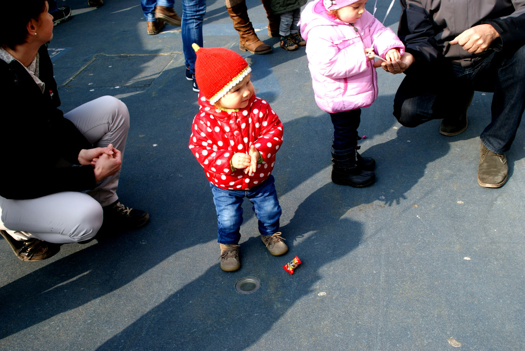 Ida _15 Mte_ tanzte vergn__gt zur Musik.JPG