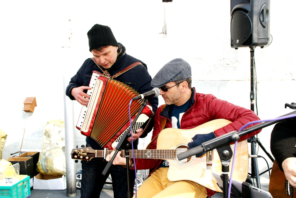 Kurt Fischer musizierte mit Ely_dee.JPG