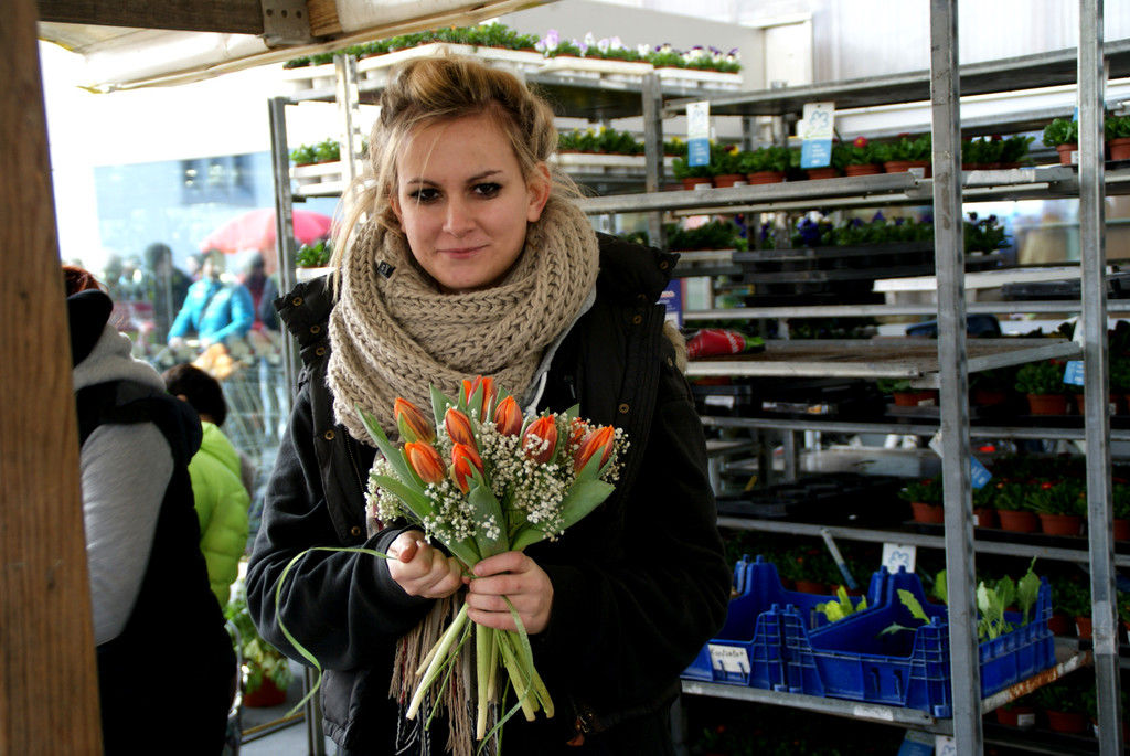 Simona aus H__chst sagt es mit Blumen.JPG