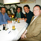 # Titelbild _144_ Rainer Siegele im Kreise seiner Imker-Kollegen - Kopie.JPG
