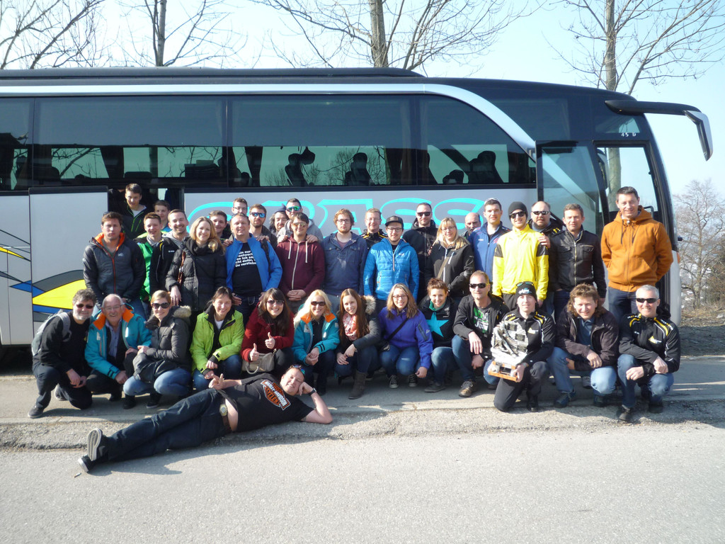 Mannschaftsfoto Bus.jpg