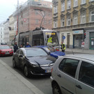 Ausparkender Pkw und Straßenbahn in Ottakring kollidiert