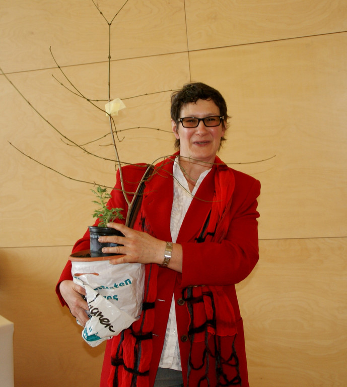 Patrizia aus Lustenau kaufte eine Kornel-Kirsche f__r ihre Bienen.JPG