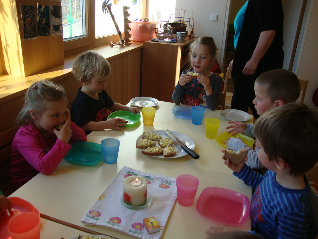 Osterzeit- Wir machen Eiaufstrich _1_.JPG