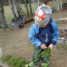 Waldspielgruppe Palmen binden 25_3 _17_.JPG