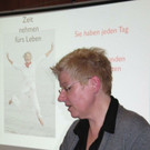 Kriemhild bei ihrem Vortrag.jpg