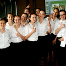 # Titelbild _129_ Die Sch__lerinnen der FH1 kredenzten kulinarische K__stlichkeiten.JPG