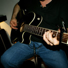 Ein K__nstler auf der Gitarre.JPG