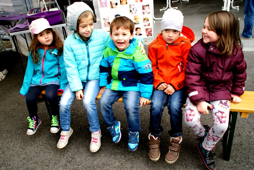 Beim Kinderschminken herrschte gro__er Andrang.JPG