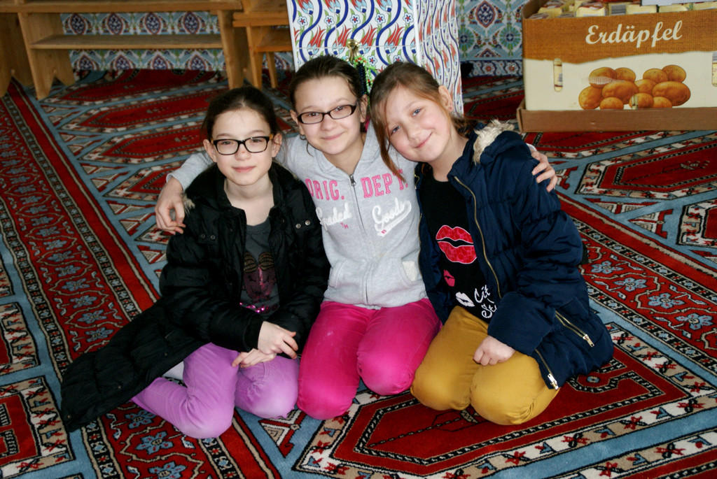 v_li_ tugce_ S__meyra_ Medine.JPG