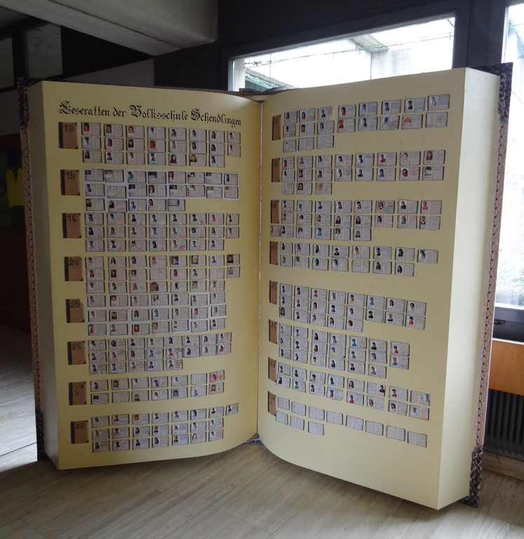 Riesen-Lesebuch der VS Schenldingen.JPG