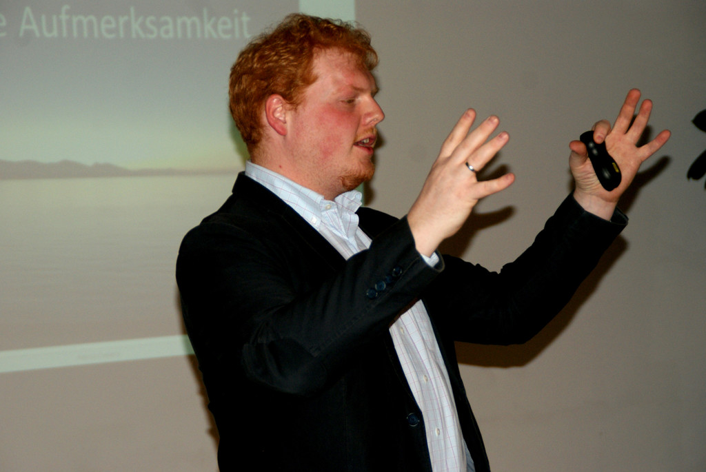 # Titelbild Dr_ Patrick Clemens referierte __ber unterst__tzende Ma__nahmen in der Tumortherapie.JPG