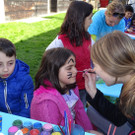 Spiel und Spaß mit dem Spielbus des Vorarlberger Kinderdorfes in der Siedlung „Im Brühl“.