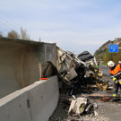 Mit Schotter beladener Lkw auf A14 bei Wolfurt umgestürzt