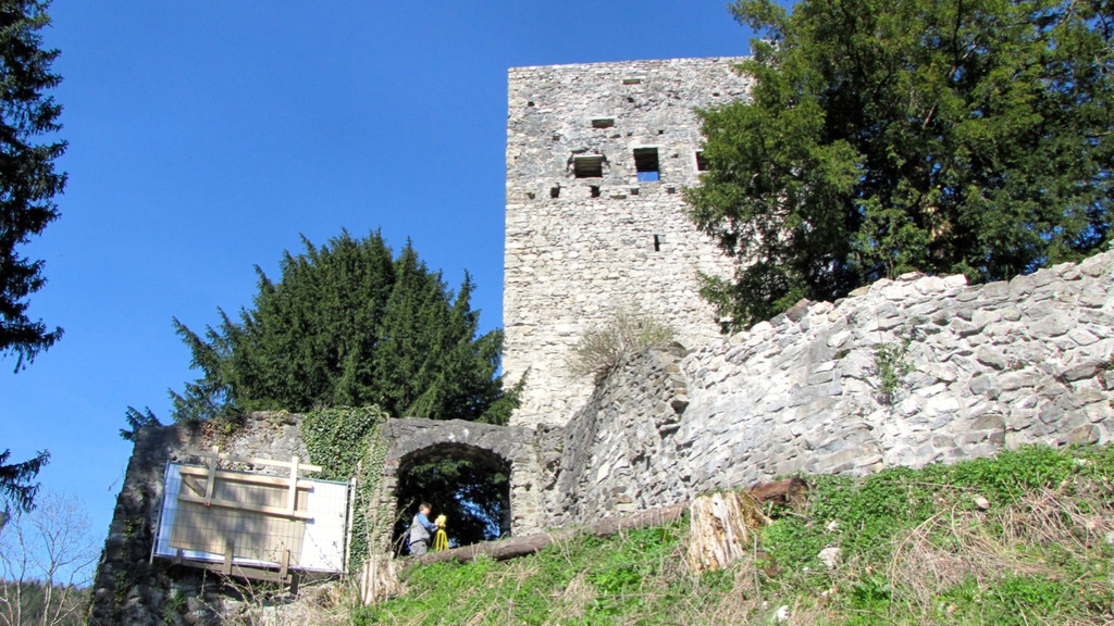 KOE_Tostner Burg Ausgrabungen 14.jpg