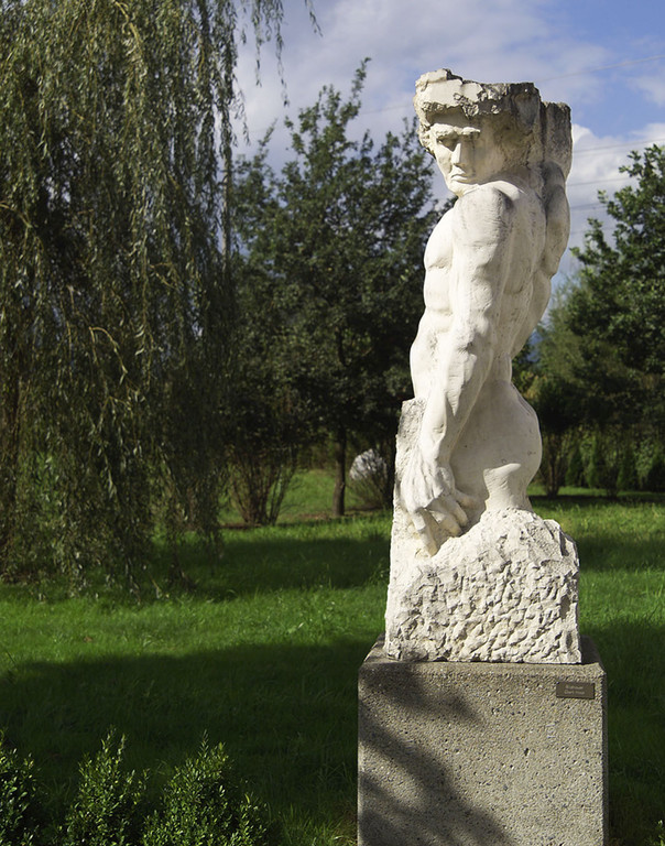 Krematorium10 Skulptur.jpg