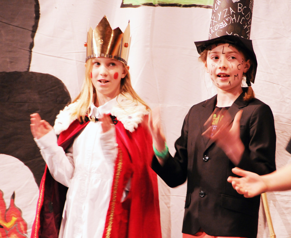 Schultheater 23-04-2015 17.jpg