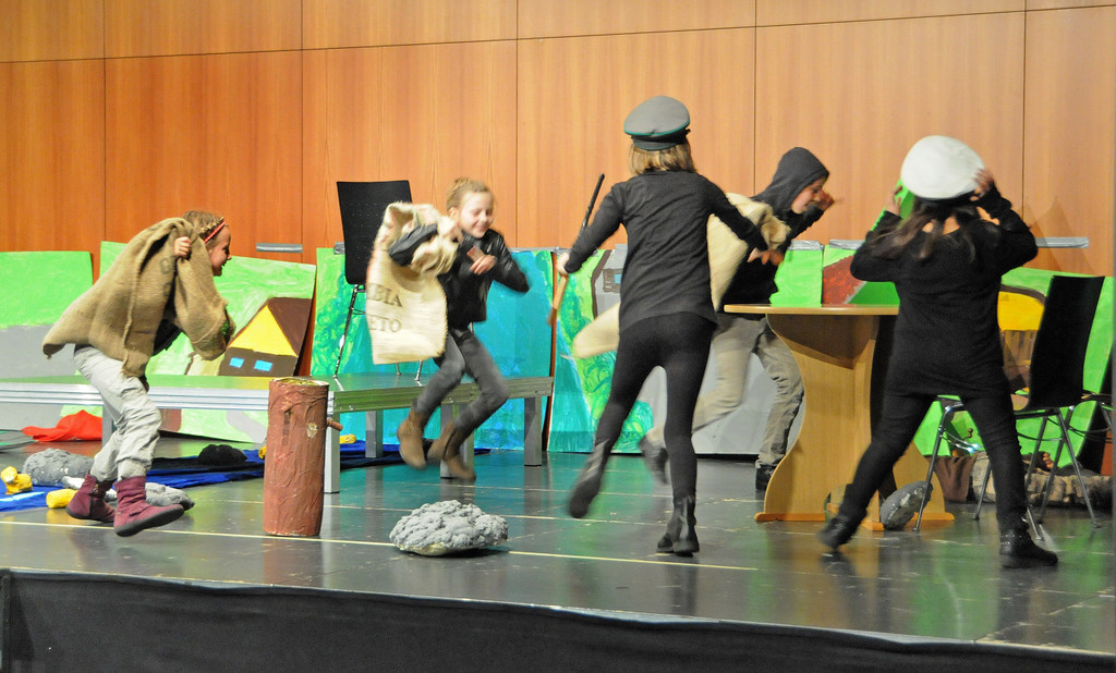 Schultheater_3 20.jpg