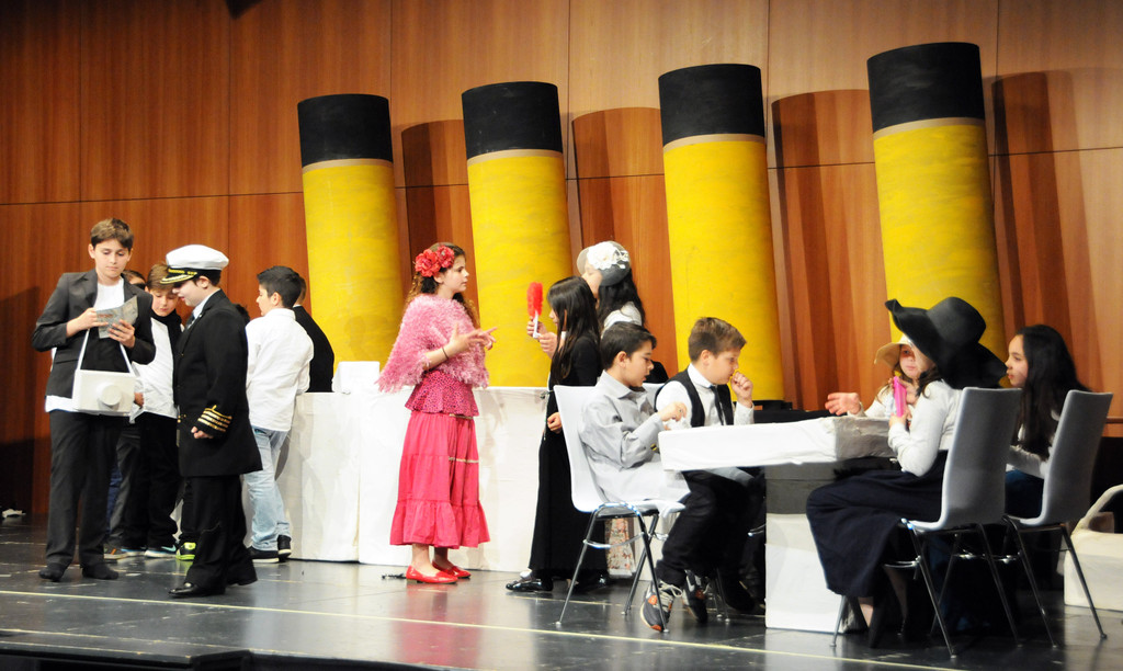 Schultheater_3 24-04-2015 16.jpg