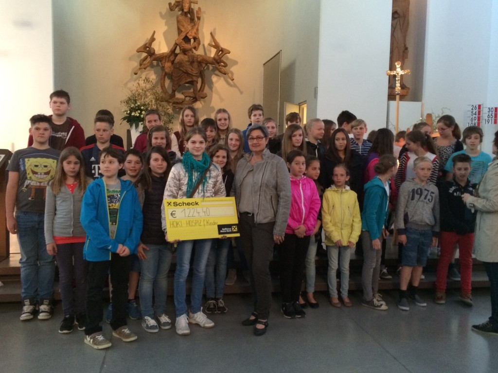 Scheck__bergabe Suppentag 2.jpg