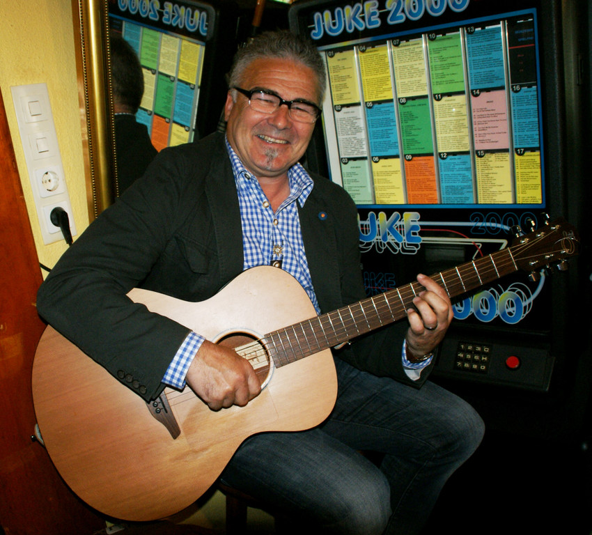 Robert gab eine Showeinlage.JPG