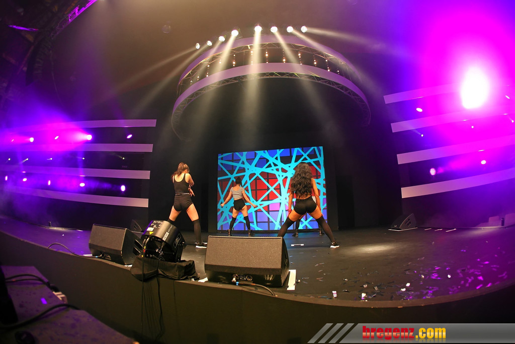 14031144.jpg