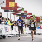 Lemawork Ketema und Remigio Quispe im Duell -__ Philipp SchusterRed Bull Content Pool.jpg