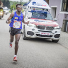 Sieger Ketema wird vom Cathcer Car __berholt -__ Philip PlatzerRed Bull.jpg