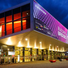 Aufbauarbeiten der Bühne in der Wiener Stadthalle