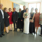 Die Hochzeitsgesellschaft gratulierte herzlich.