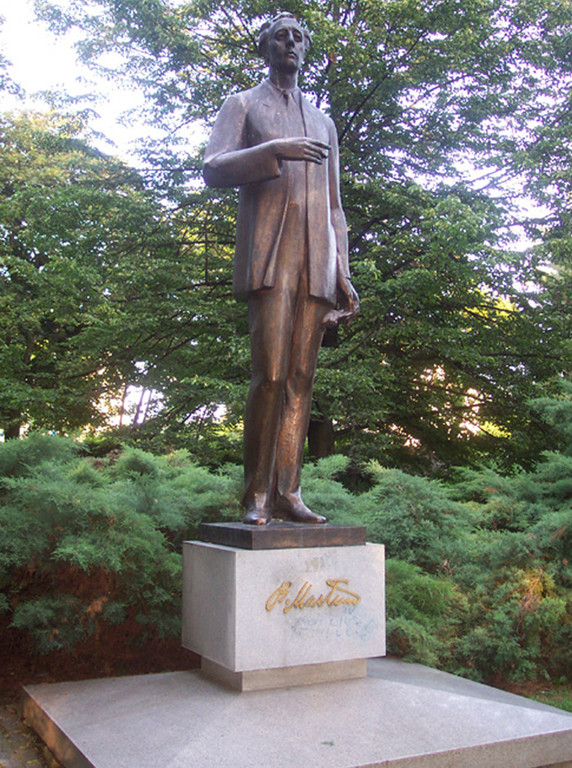 Policka3 _MartinuStatue_.jpg